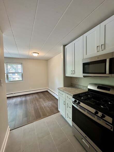 Building Photo - 7300 N Ridge Blvd