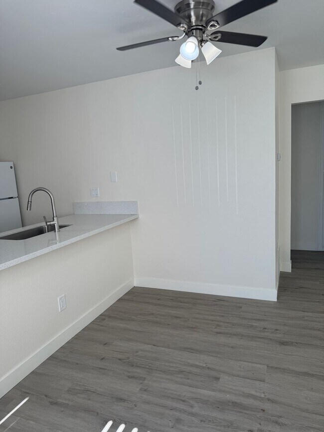 Building Photo - $250.00 1st Month's Rent! Utilities Included!