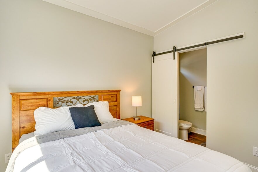 Building Photo - 325 Dowd St