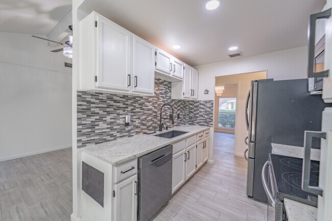 Building Photo - 6822 Rivulet