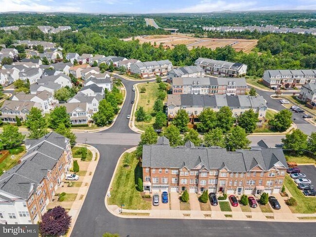 Building Photo - 43220 Becontree Terrace