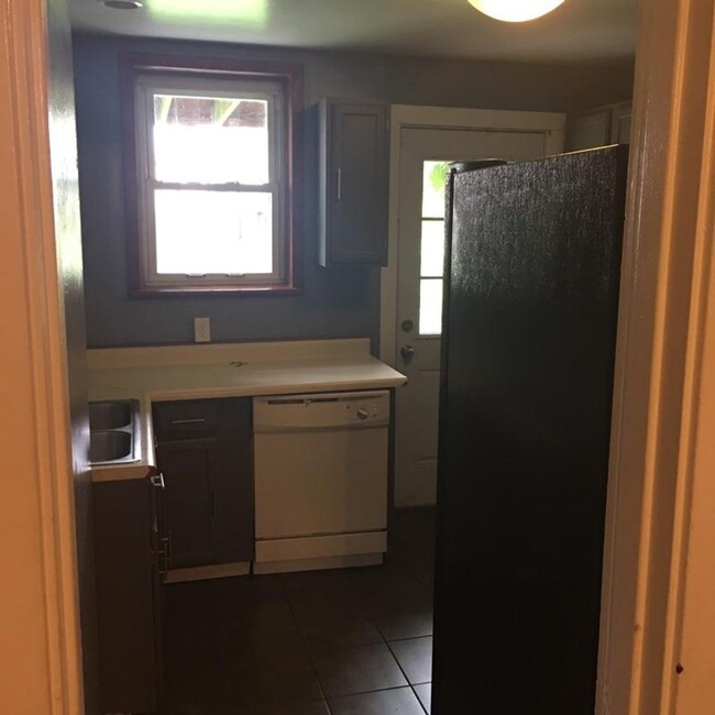 Building Photo - South Oakland Large and renovated 3 bedroo...