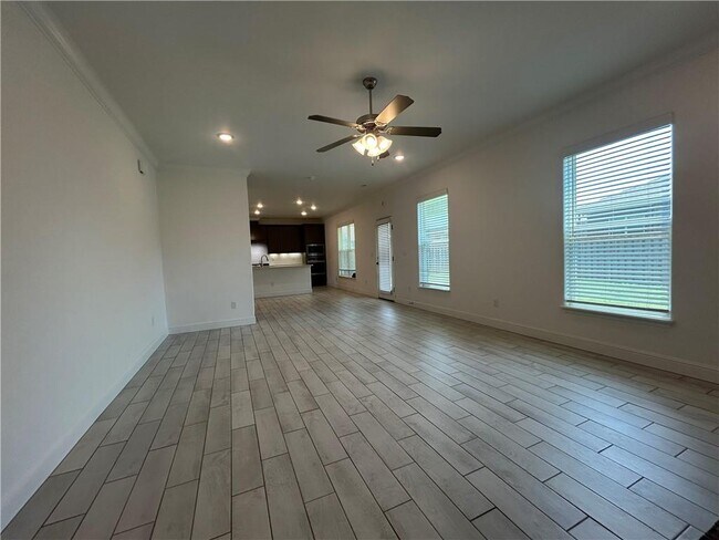 Building Photo - 2111 Periwinkle Pl