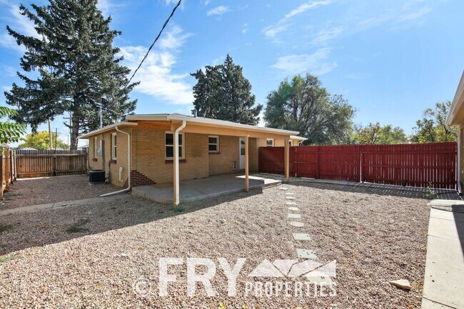 Building Photo - Brick Ranch Home Near Olde Town
