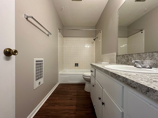 Building Photo - 209 Lecta Ave