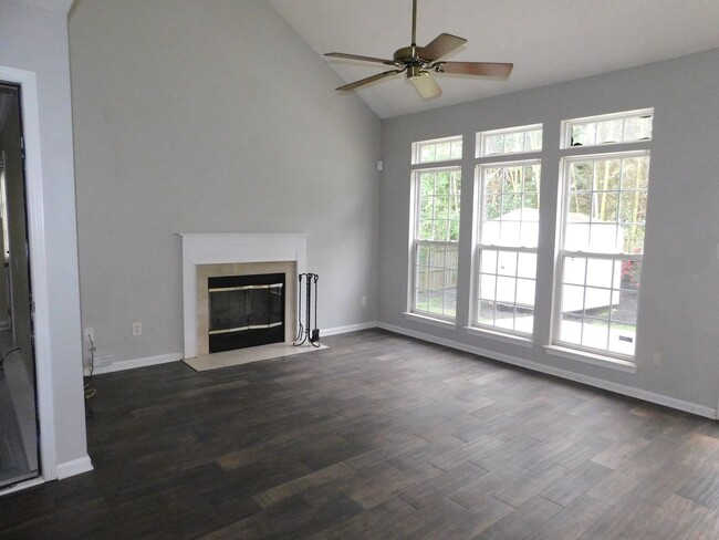 Building Photo - Nice home near outlet mall