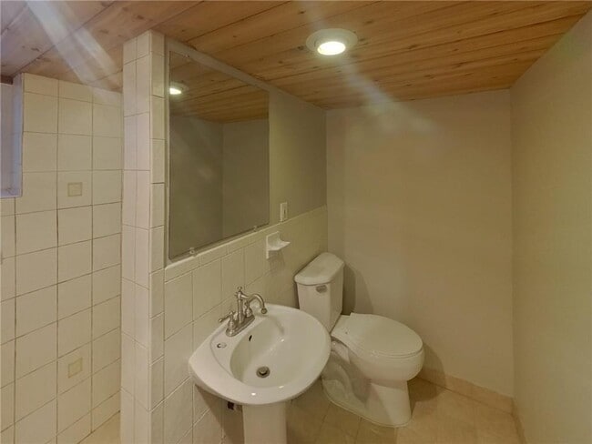 Building Photo - 2605 Eastman Dr