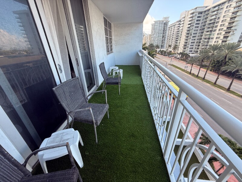 Building Photo - 5825 Collins Ave