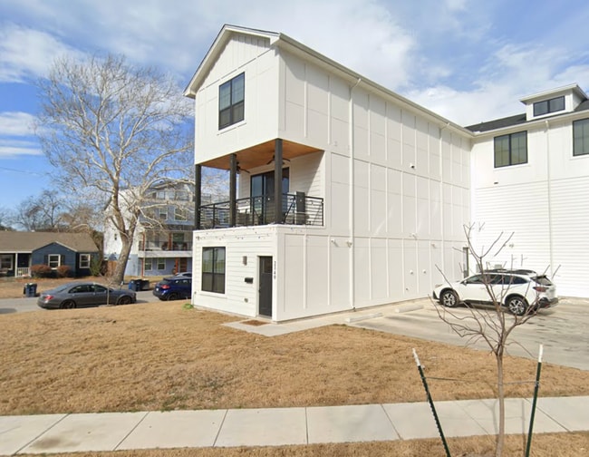 Primary Photo - 2340 Benbrook Dr