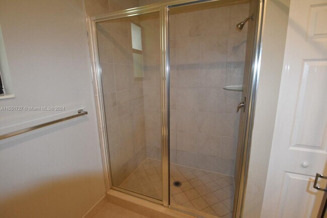 Building Photo - 1643 SW 28th St