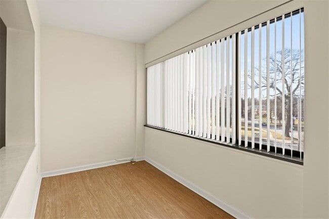 Building Photo - 2501 East Ave