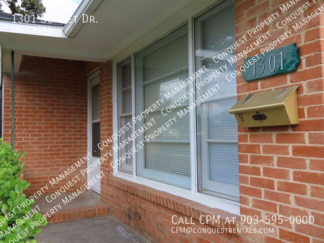 Building Photo - 1301 Sunset Dr