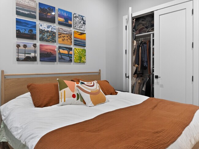 Building Photo - 2451 N Albany Ave