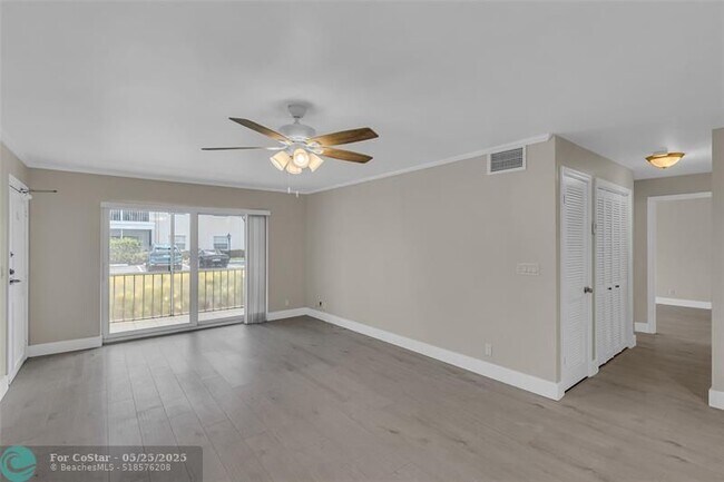 Building Photo - 6319 Bay Club Dr