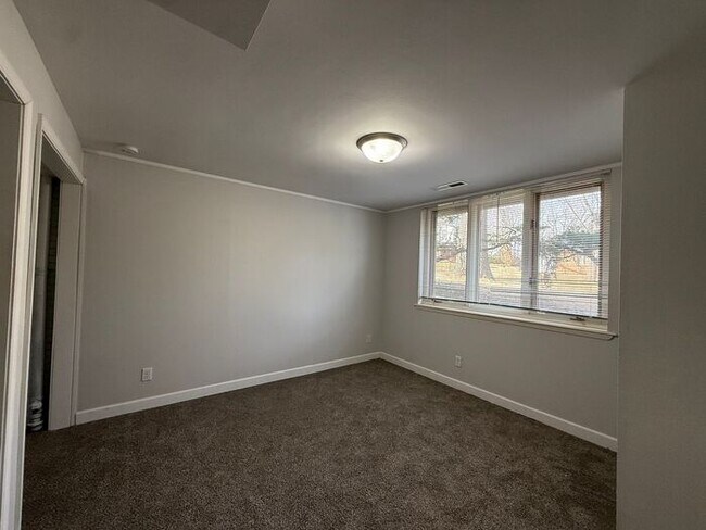 Building Photo - $3,200 | 5 Bedroom, 3 Bathroom House | No Pets | Available for Immediate Move In!