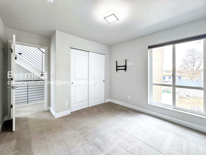 Building Photo - 8130 W 10th Ave