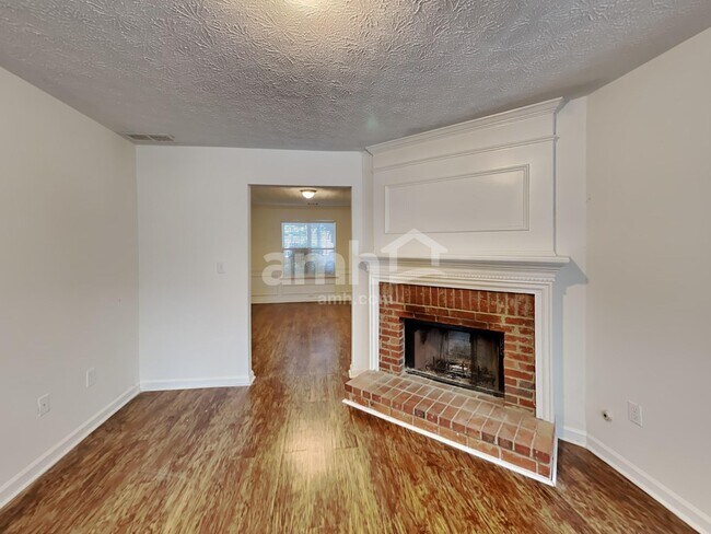 Building Photo - 1752 Chanson Pl NE