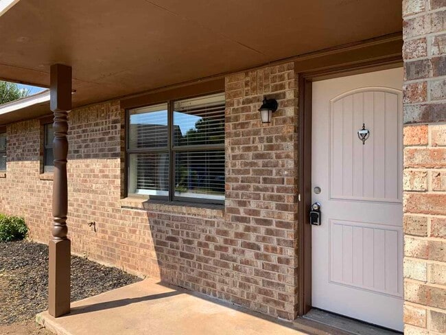 Building Photo - 102 Mohawk Ave