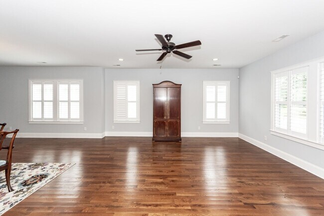 Building Photo - 4532 Orr St