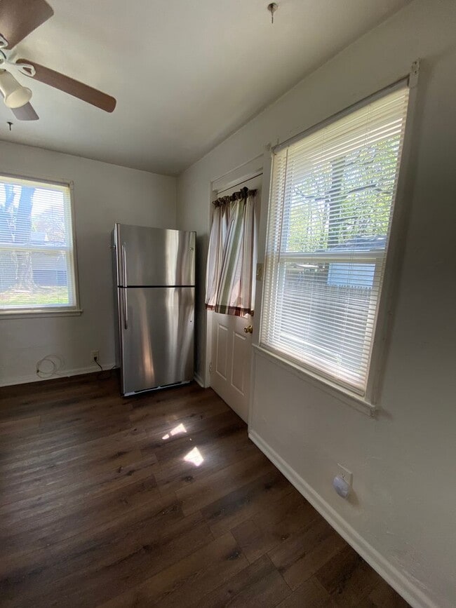 Building Photo - Quaint 2 Bedroom 1 Bathroom single family ...