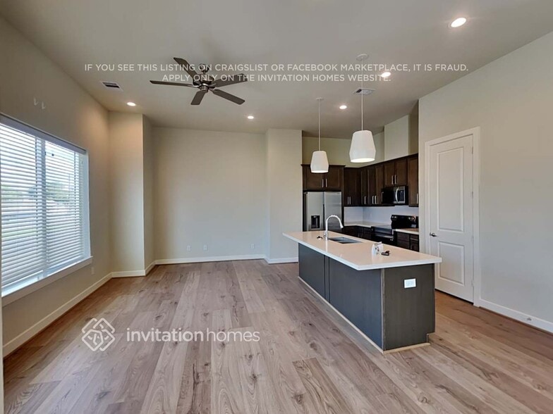 Building Photo - 10530 Executive Lake Dr