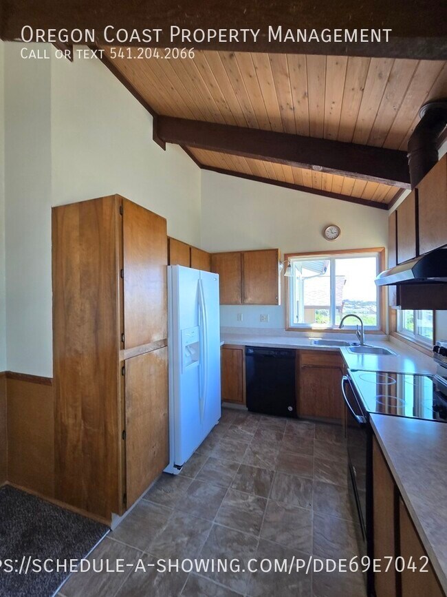 Building Photo - 1718 NW Carter Ct