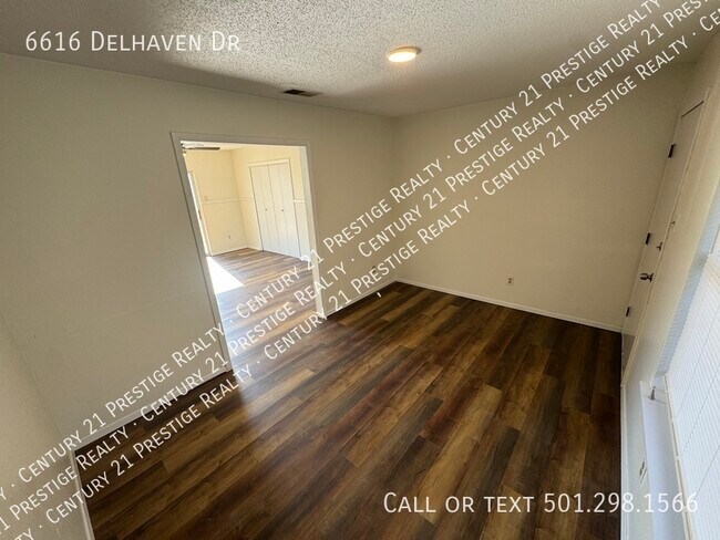 Building Photo - 6616 Delhaven Dr