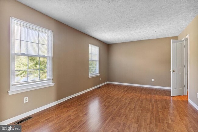 Building Photo - 4255 Star Cir