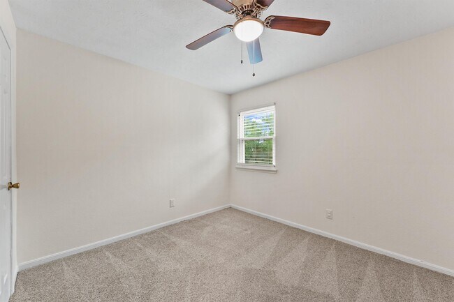 Building Photo - 417 W Hillary Cir