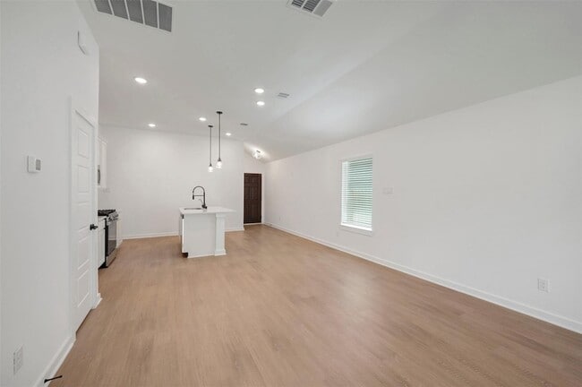 Building Photo - 32506 Lantana Flds Rd