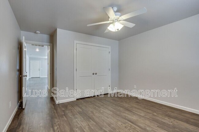 Building Photo - 407 Vail Cir