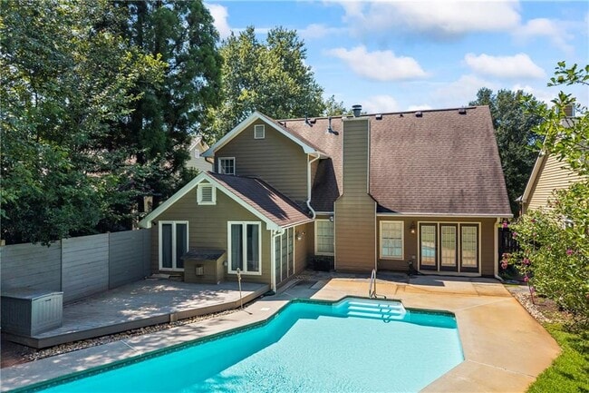 Building Photo - 1249 McLendon Dr