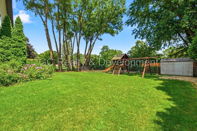 Building Photo - 1007 Forest Dr