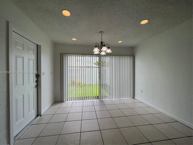 Building Photo - 895 Crystal Lake Dr