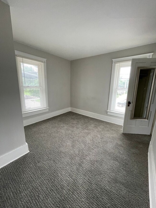 Building Photo - 4 Bedroom Home Near Downtown Goshen