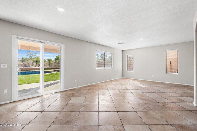 Building Photo - 7911 S 47th Ln