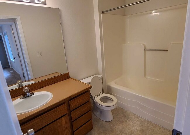 Building Photo - New Carpet! Fresh Paint - Well-maintained home in established neighborhood