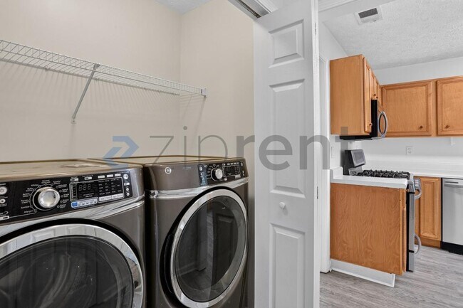 Building Photo - Unit