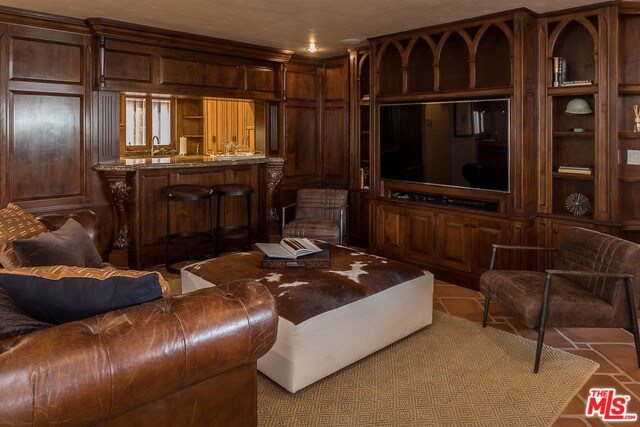 Building Photo - 704 N Arden Dr