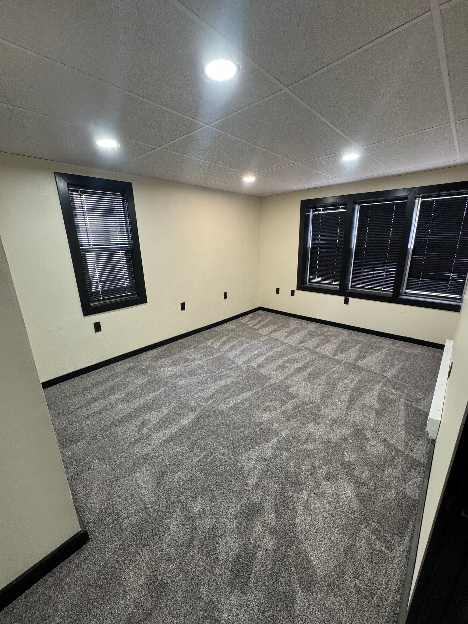 Building Photo - 1548 Island Ave