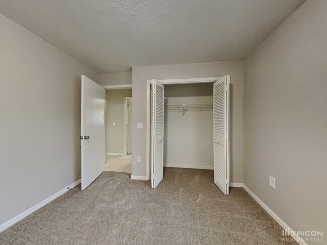 Building Photo - 5913 Fall River Dr
