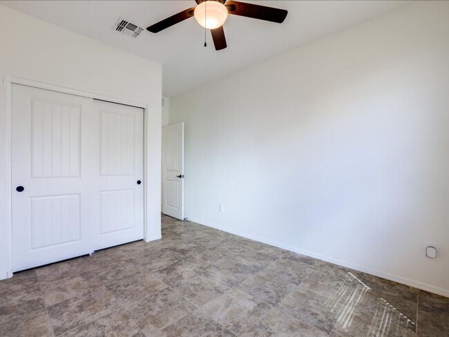 Building Photo - La Estancia 4 Bed 2.5 Bath Home