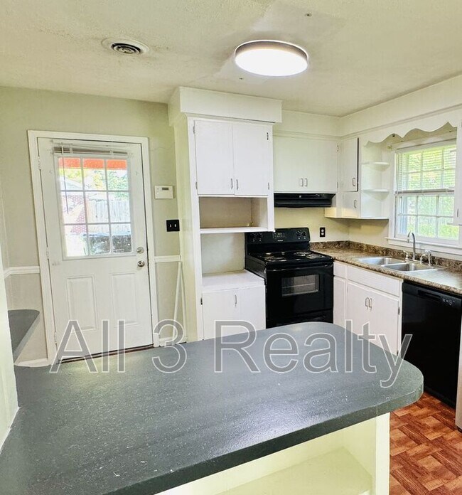 Building Photo - 1311 Marlowe Dr