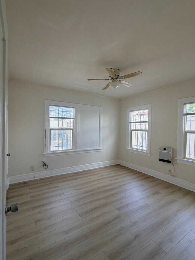 Building Photo - 1324 S Van Ness Ave