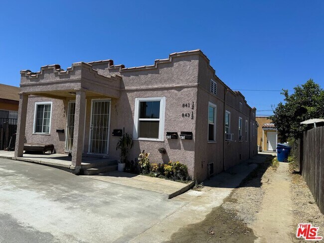 Building Photo - 841 W 64th St