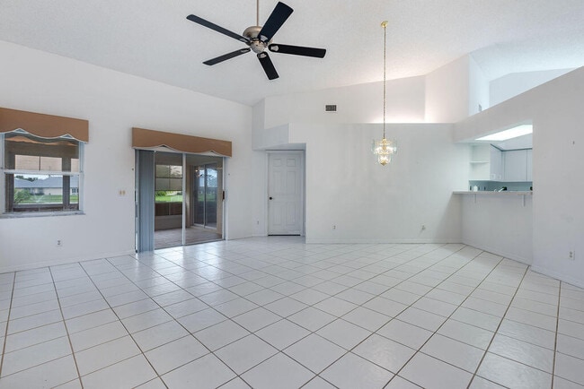Building Photo - 4246 SE Home Way