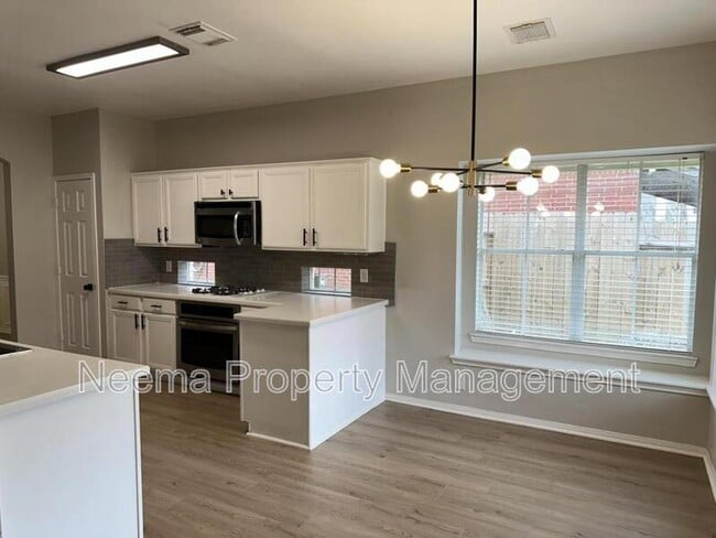 Building Photo - 3230 Vanity Dr