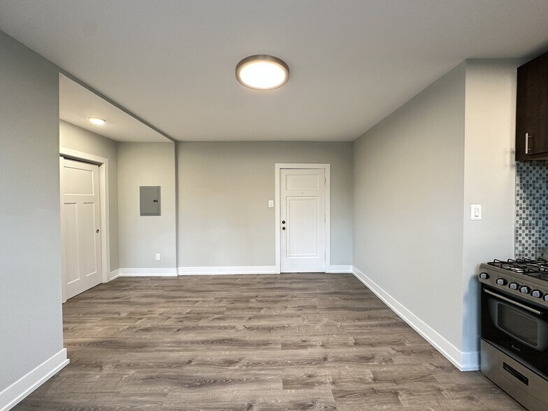 Building Photo - 4349 N Damen Ave