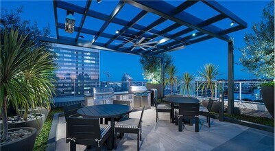 Building Photo - 1300 W 5th St