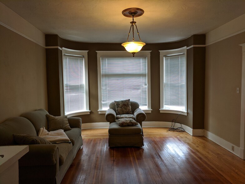 Building Photo - 116 S Excelsior Ave